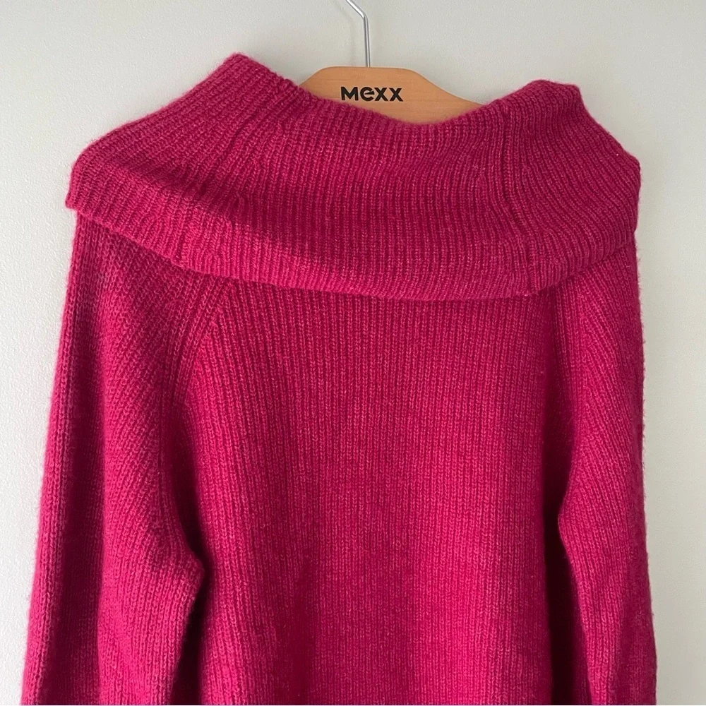 Tahari Merino Wool Knit Sweater Cowl Neck Pullover Dark Pink Size Medium - Picture 4 of 8